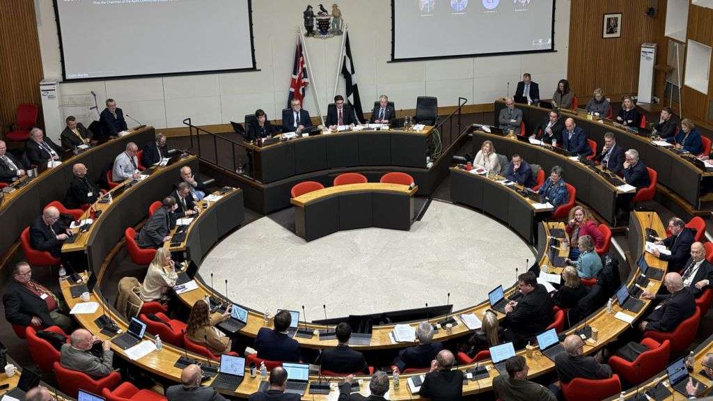 Council votes down talks on cross-Tamar authority