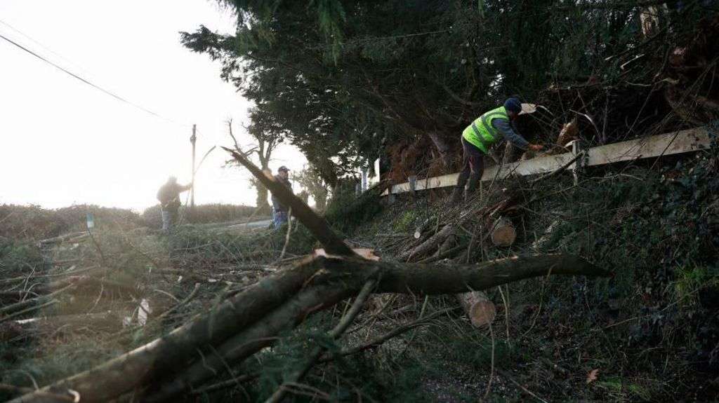Storm leaves 715k properties without power in republic
