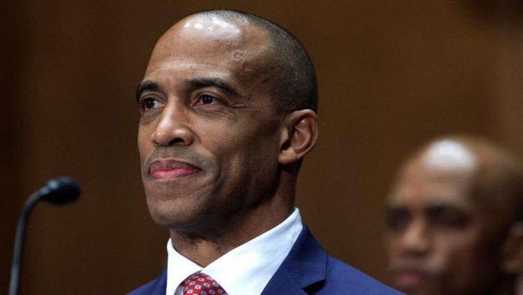 Former NFL player confirmed as US housing secretary