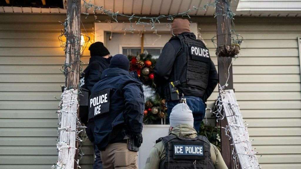 Trump administration sues Chicago over 'sanctuary city' laws