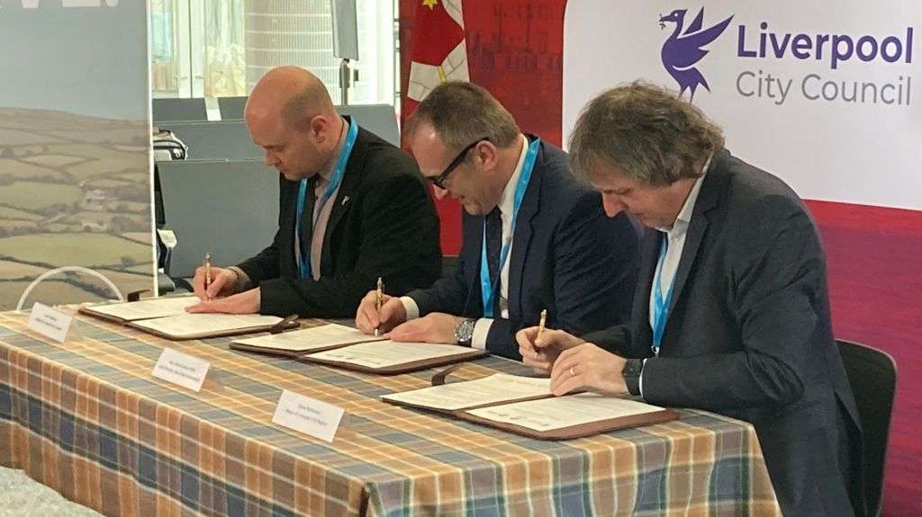 Isle of Man and Liverpool 'strengthen ties'
