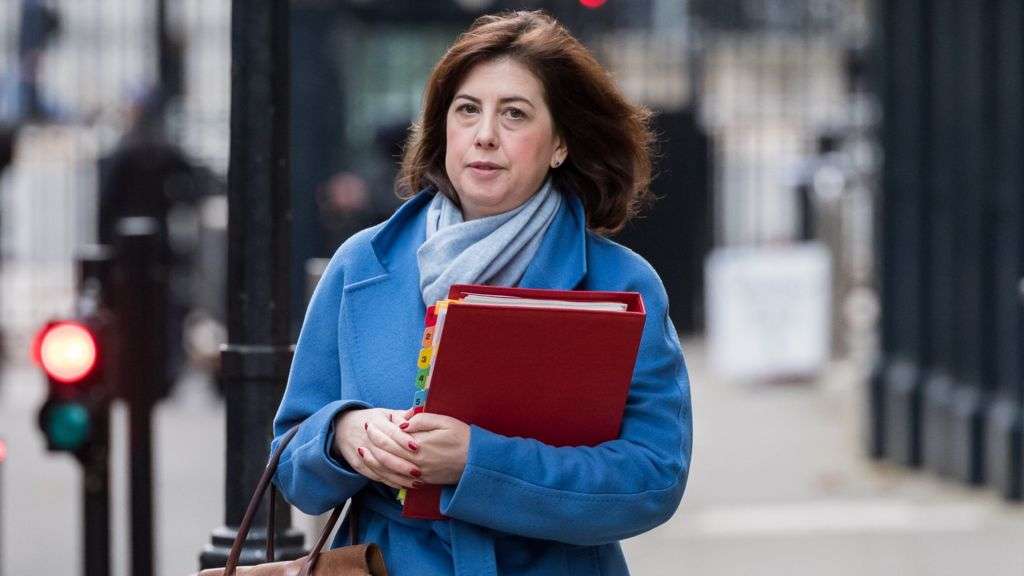 Labour minister sorry over grooming gangs remark