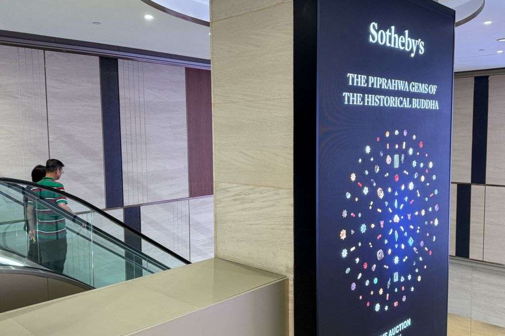 Sotheby's halts Buddha jewels auction after India threat