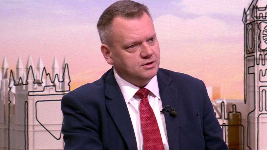 Minister 'pushing' for deal over use of EU passport e-gates