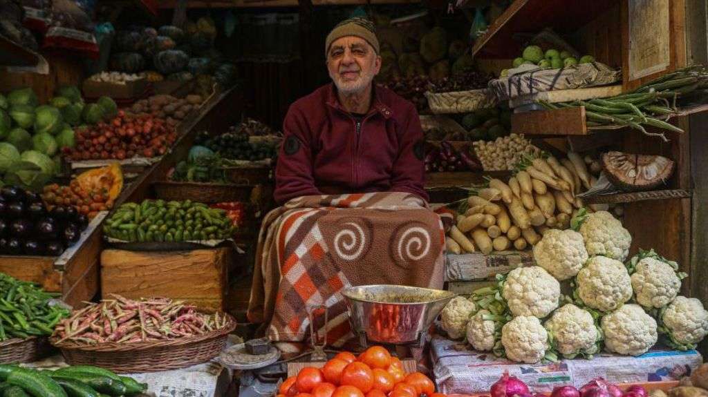 India central bank delivers sharp rate cut as growth and inflation fall