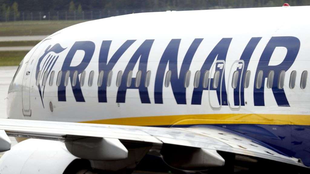 Ryanair to hand 'disruptive' passengers fines of £500