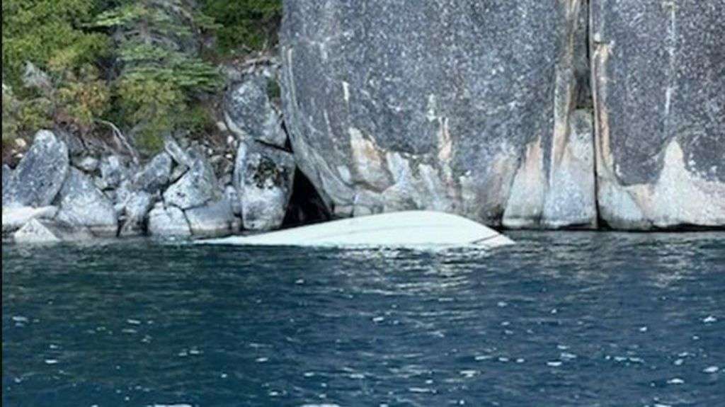 Six dead and two missing after boat flips on Lake Tahoe