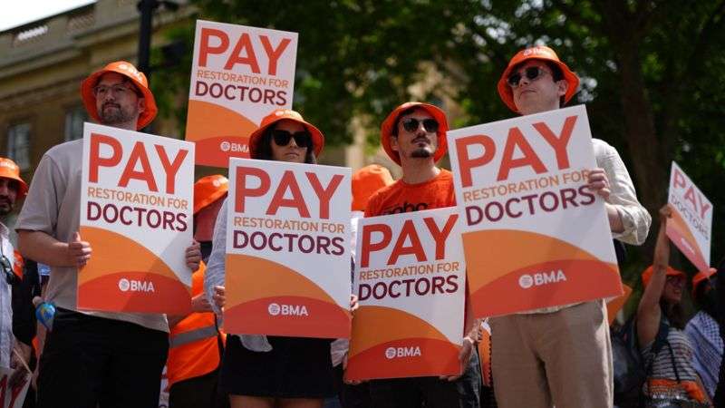 Starmer pleads with resident doctors to halt strike