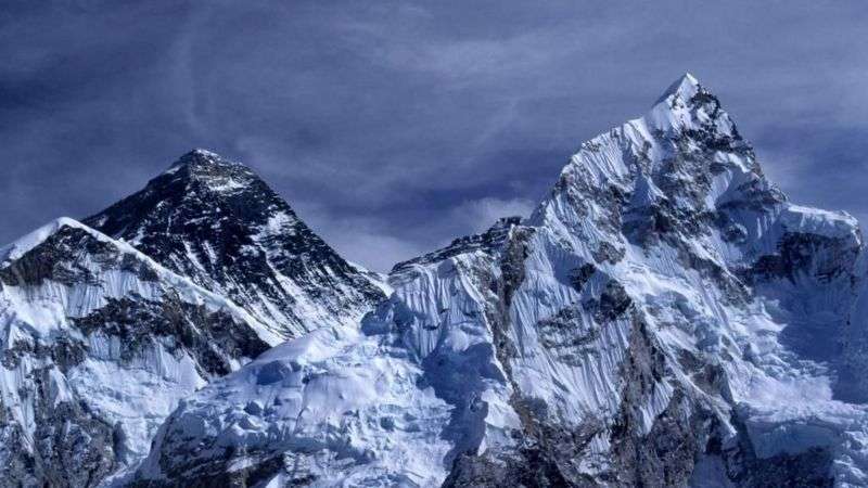 Rescue efforts under way after 1,000 people trapped on Mount Everest slopes