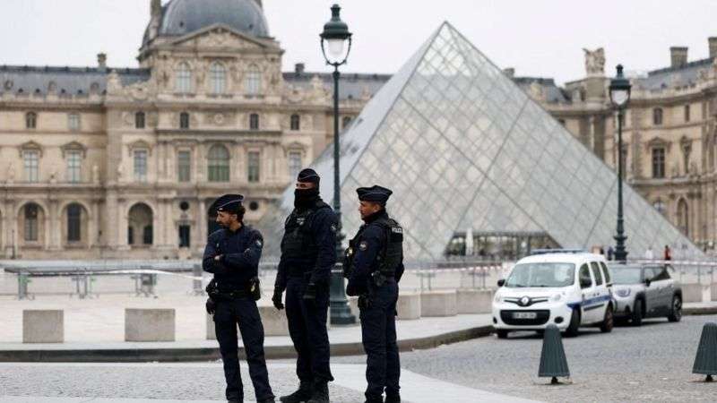 'Priceless' jewels stolen in raid on Louvre Museum