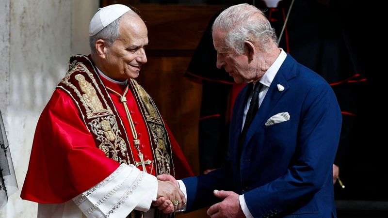 King and Pope make history by praying side by side
